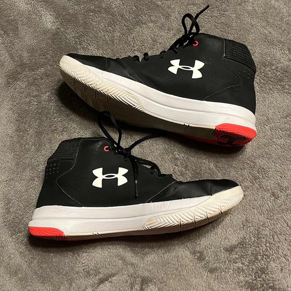 Under Armor Basketball shoes W8